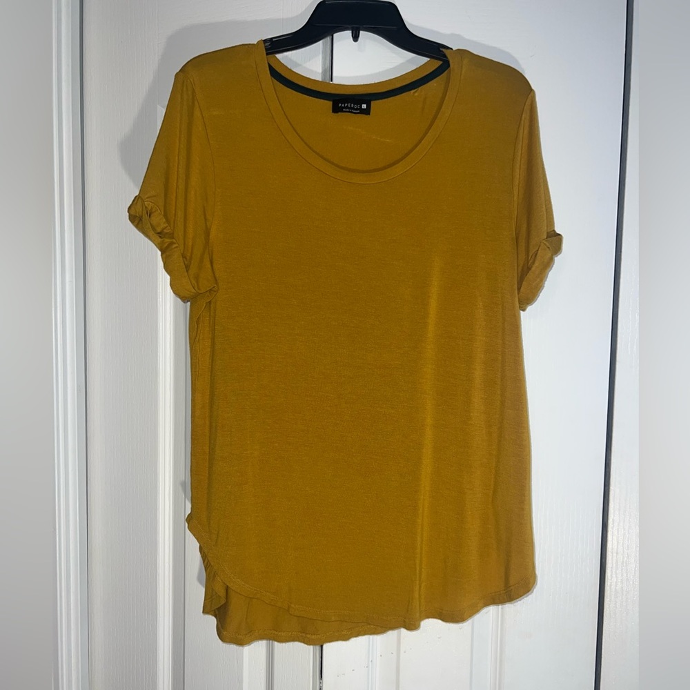 Paperoc short sleeve shirt. Size Large